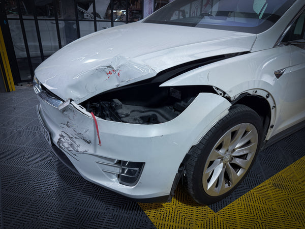 【Tesla 維修實錄】Model X 不慎與的士相撞,原廠等件要幾個月?我們 2 星期完成修復!